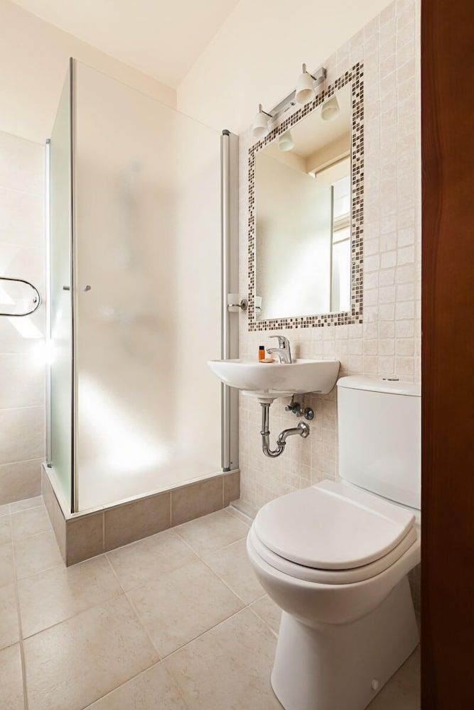 Conviva Hotel Economy Single Room, City View 3