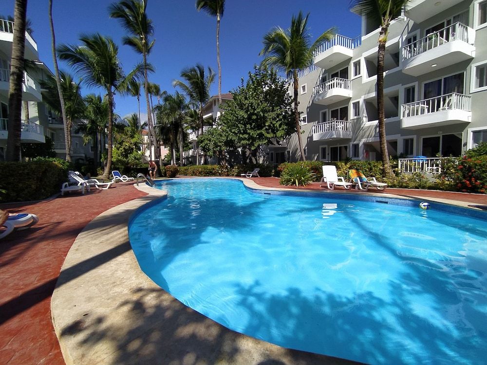 Deluxe Studio Suite, 2 Double Beds, Pool View