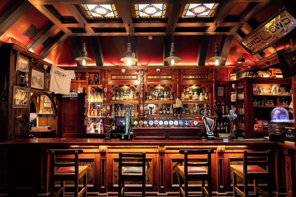 undefined Molloy's Apartments 7