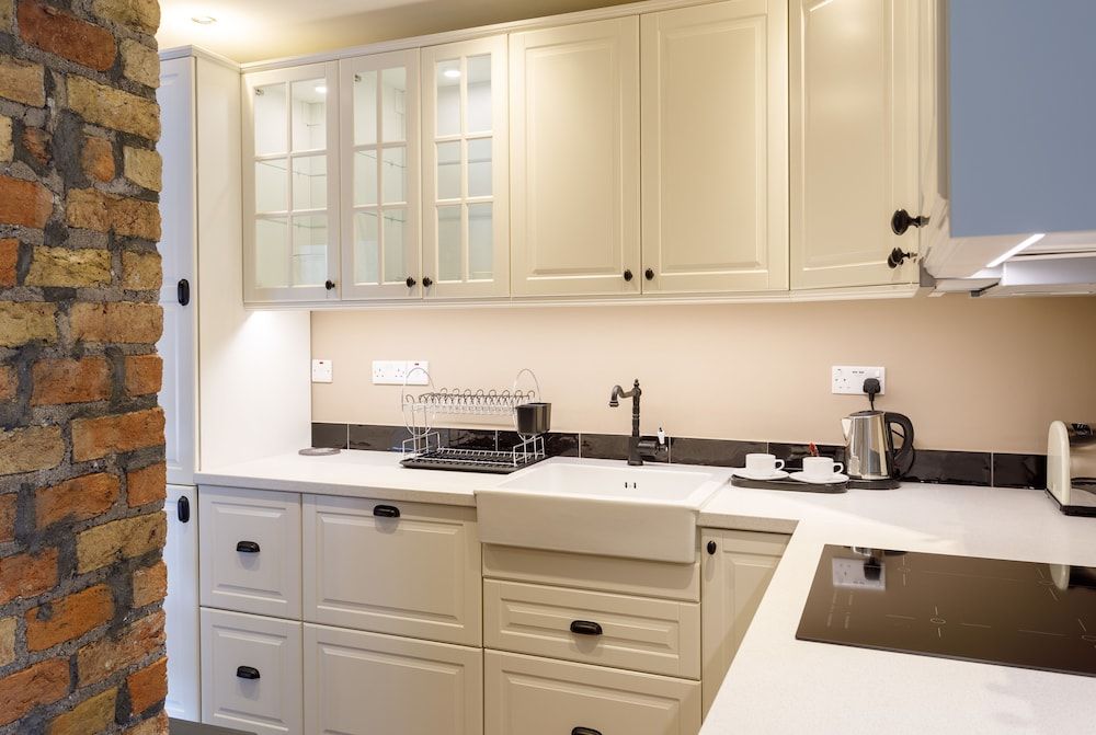 undefined Molloy's Apartments 8