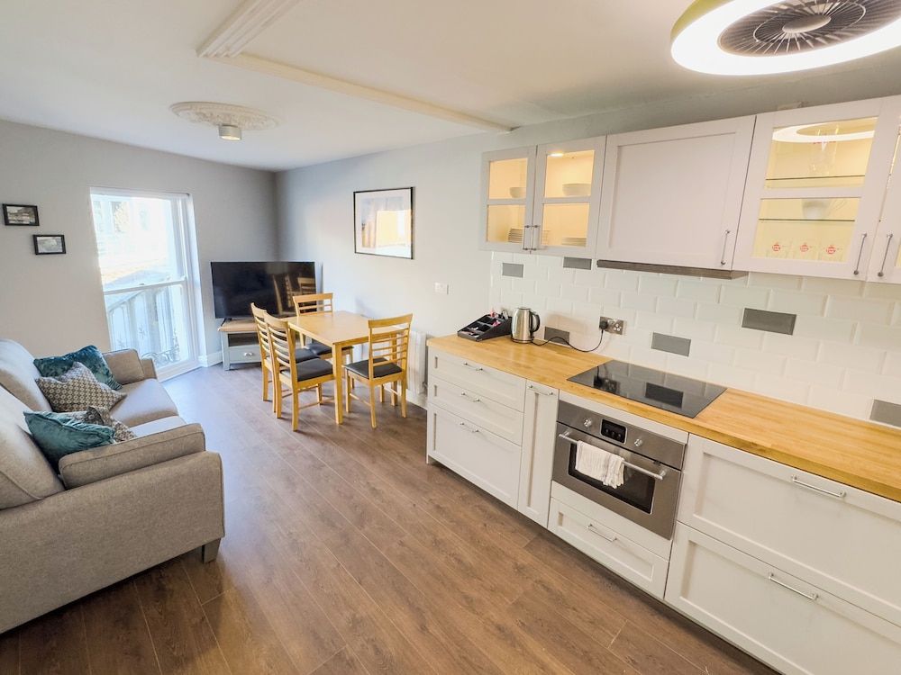 undefined Molloy's Apartments 9