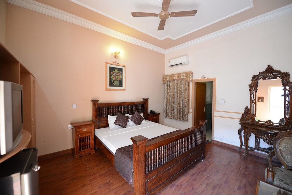 Hotel Sagar Deluxe Room 11