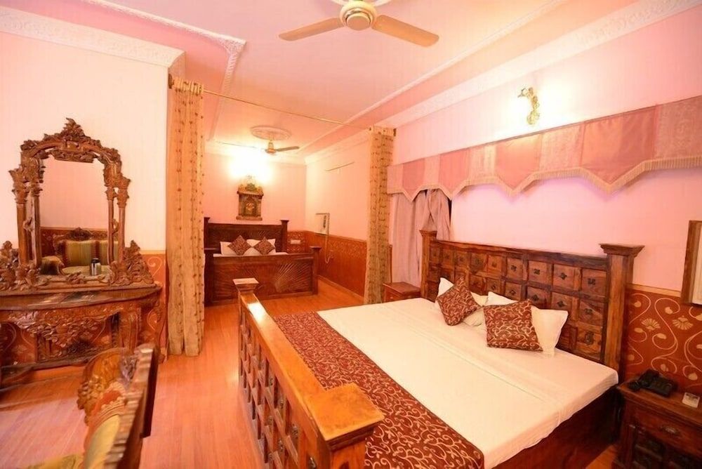 Hotel Sagar Deluxe Room 10