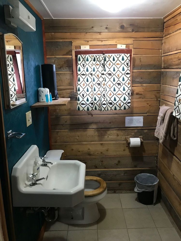 Traditional Cabin (7)