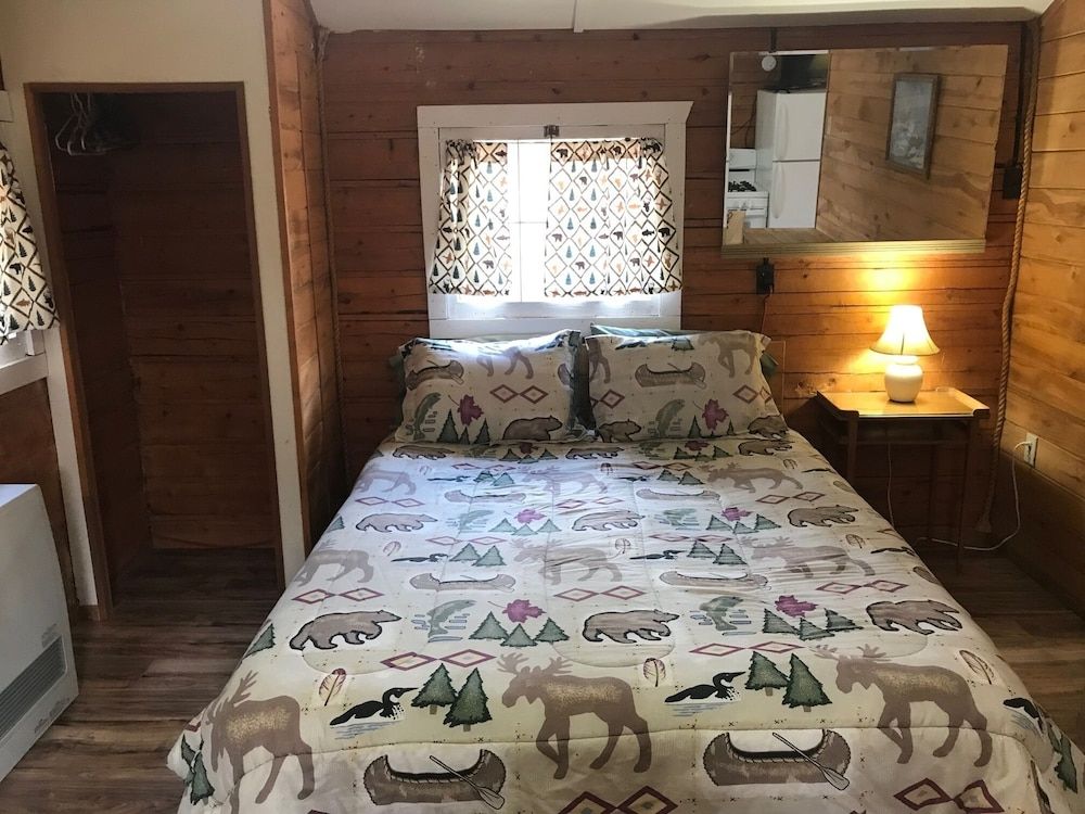 Classic Cabin (2)