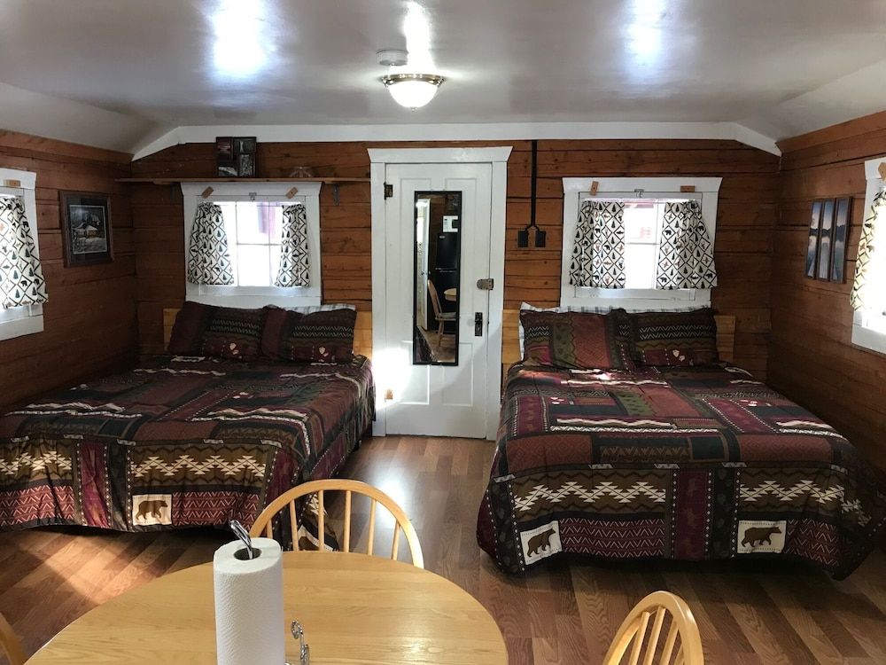 Traditional Cabin (8)