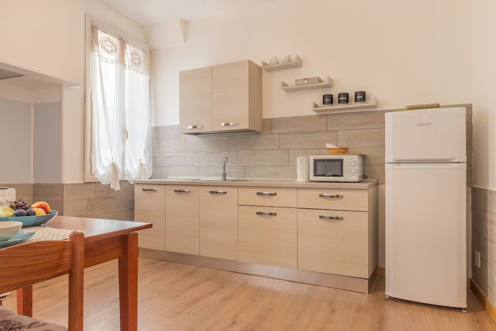 undefined Family Colours near Rialto Mercato 7