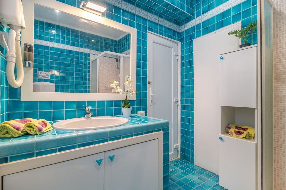 undefined Family Colours near Rialto Mercato 9