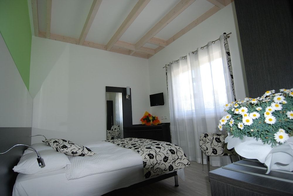 Deluxe Double or Twin Room, Balcony