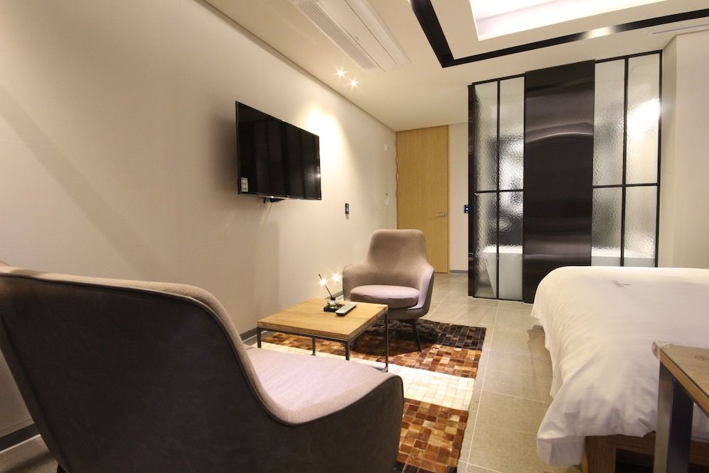 Ecostay Hotel Premium Room 11