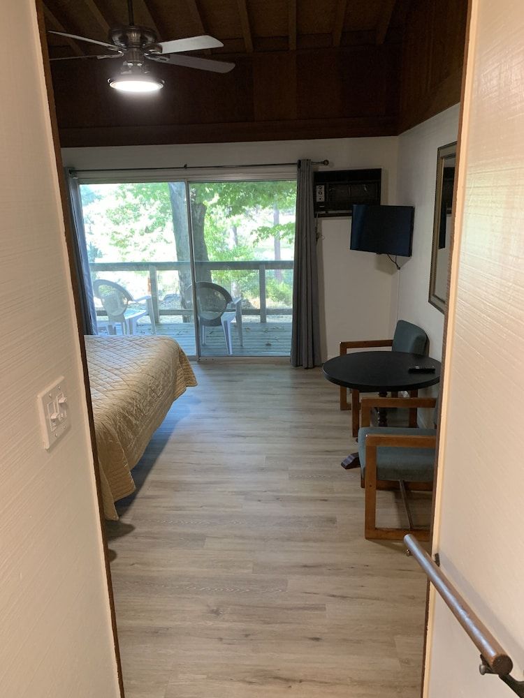 Alta Sierra Village Inn Standard Room, 1 King Bed 5