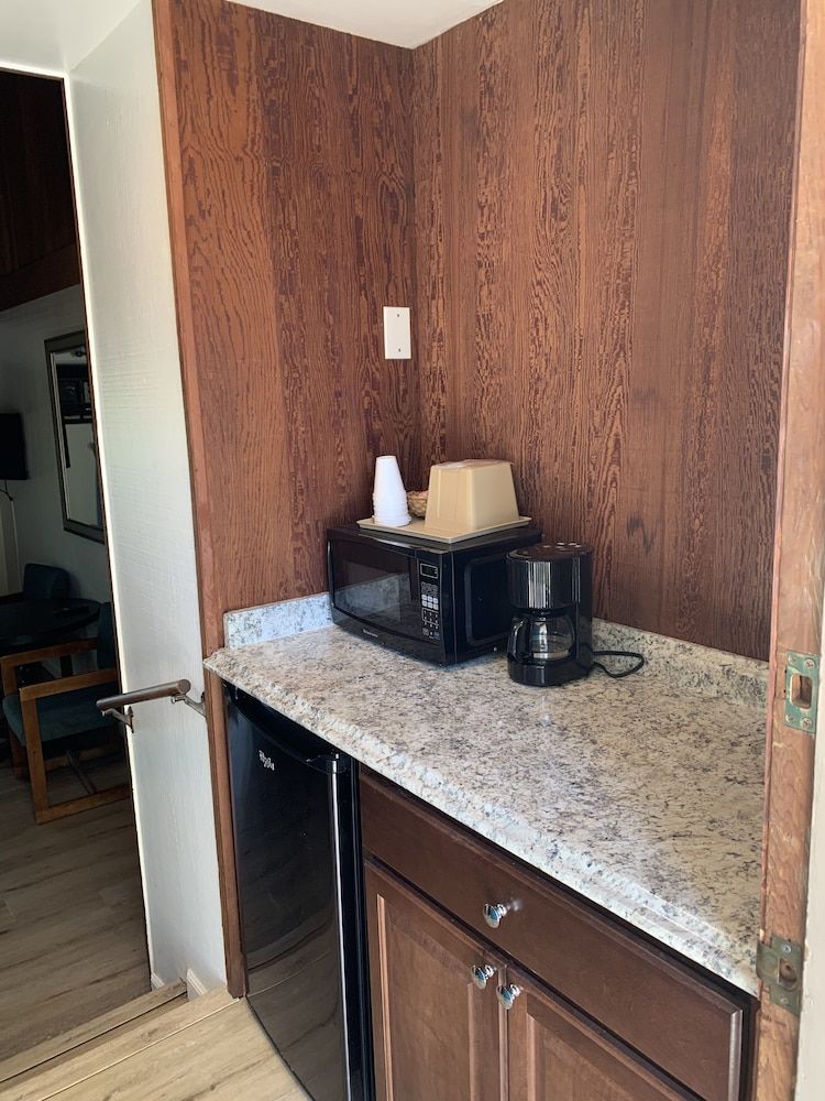 Alta Sierra Village Inn Standard Room, 1 King Bed 4