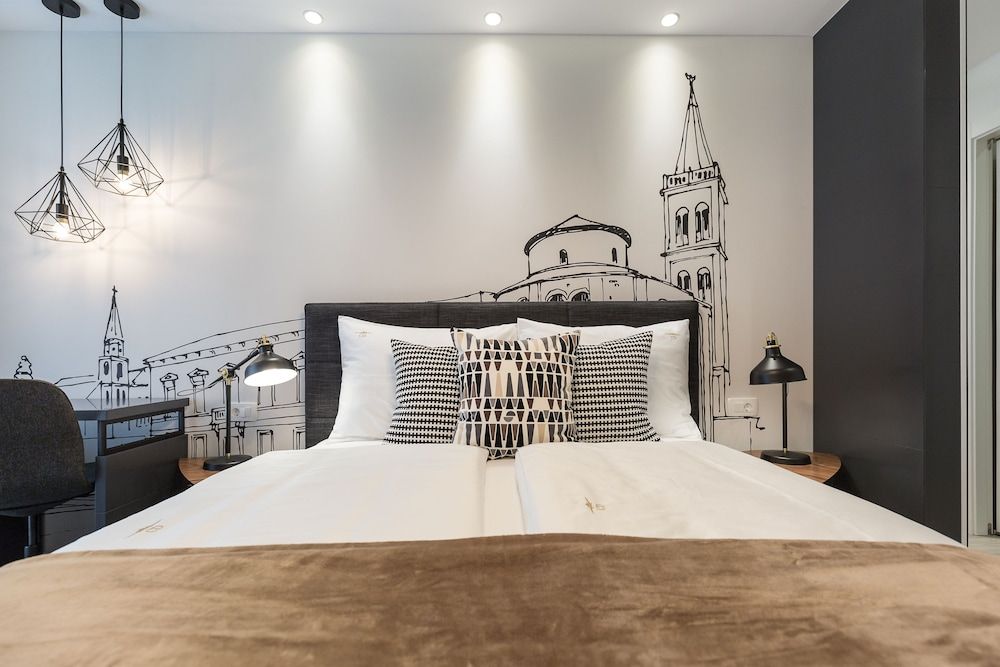 Classy Design Accommodation Deluxe Room, City View 4