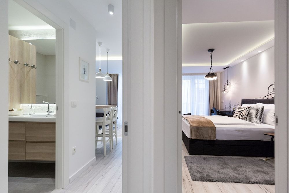 Classy Design Accommodation Deluxe Room, City View 6