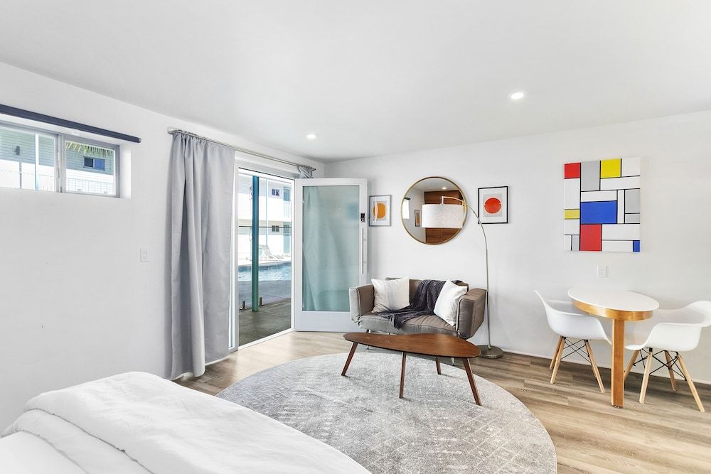 Modern Designer Studio with Pool Luxury Studio Suite 3