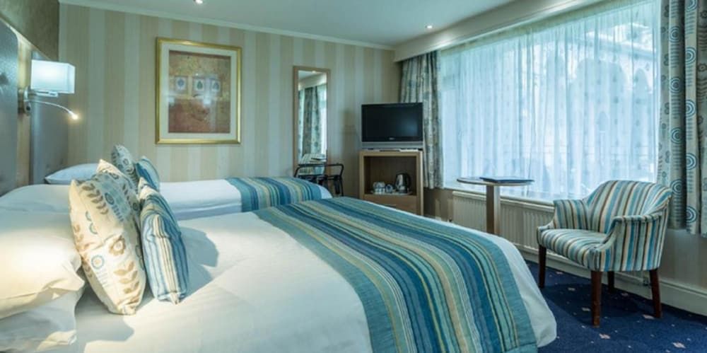 Langstone Cliff Family Room, Balcony 3