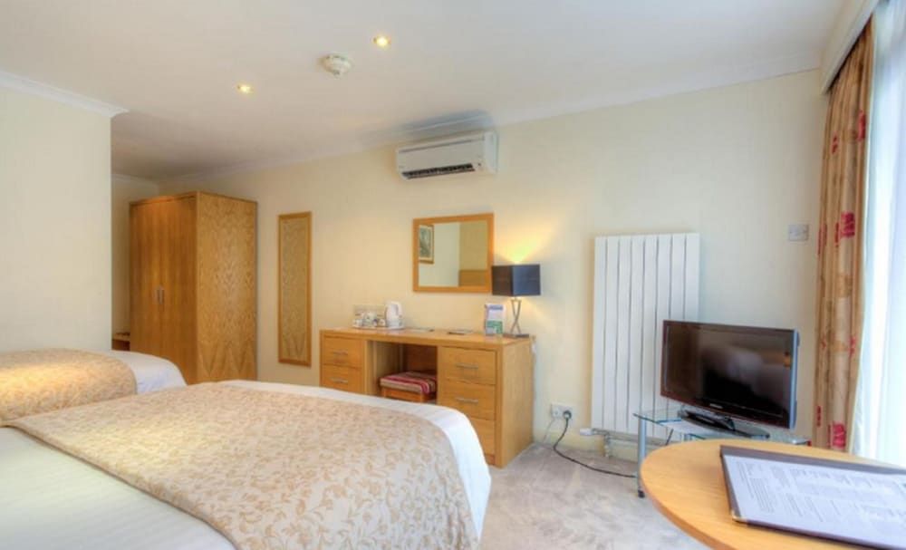 Langstone Cliff Family Room, Balcony 4