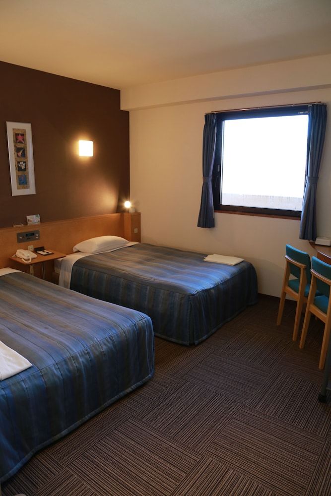 Twin Room, Smoking