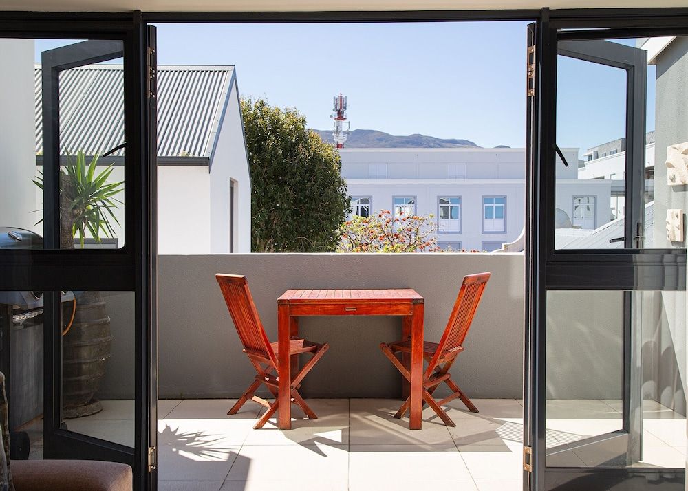 Marine Square Luxury Suites Luxury Apartment, 1 Bedroom 3