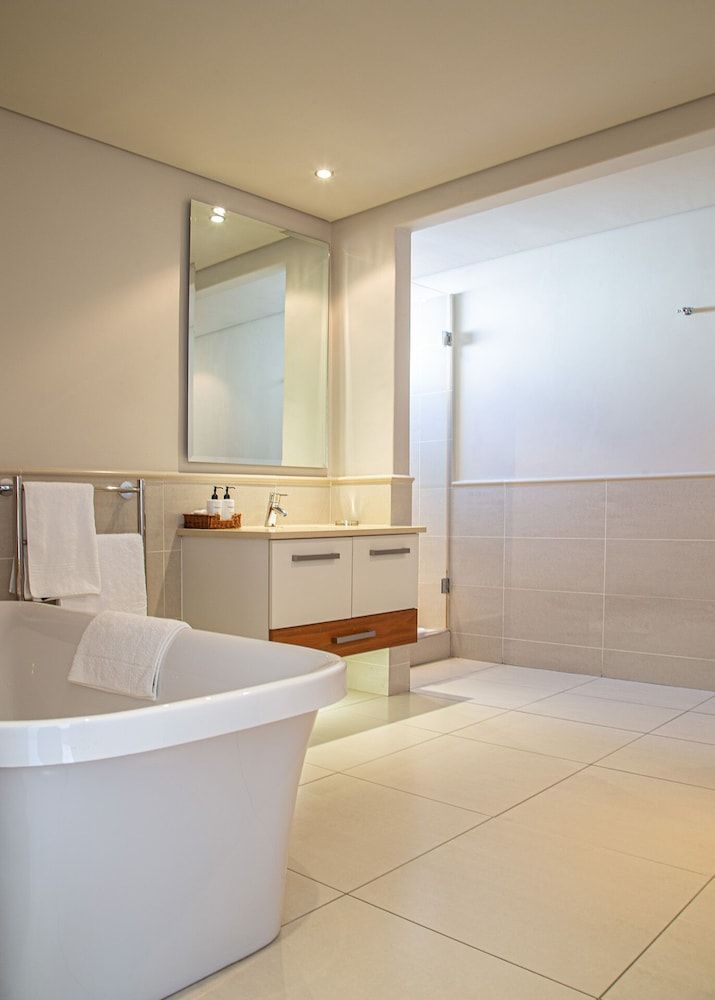 Marine Square Luxury Suites Luxury Apartment, 1 Bedroom 8