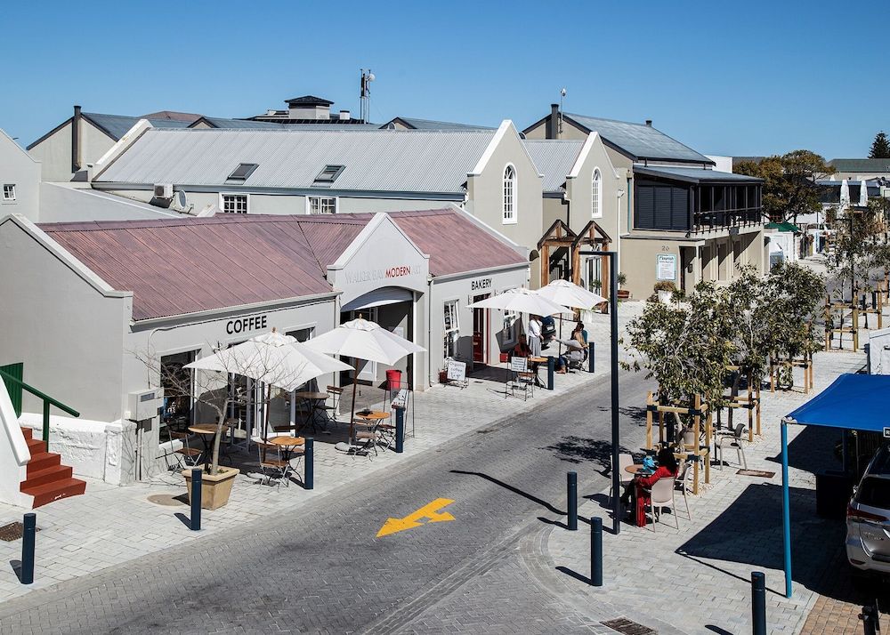 undefined Marine Square Luxury Suites 4