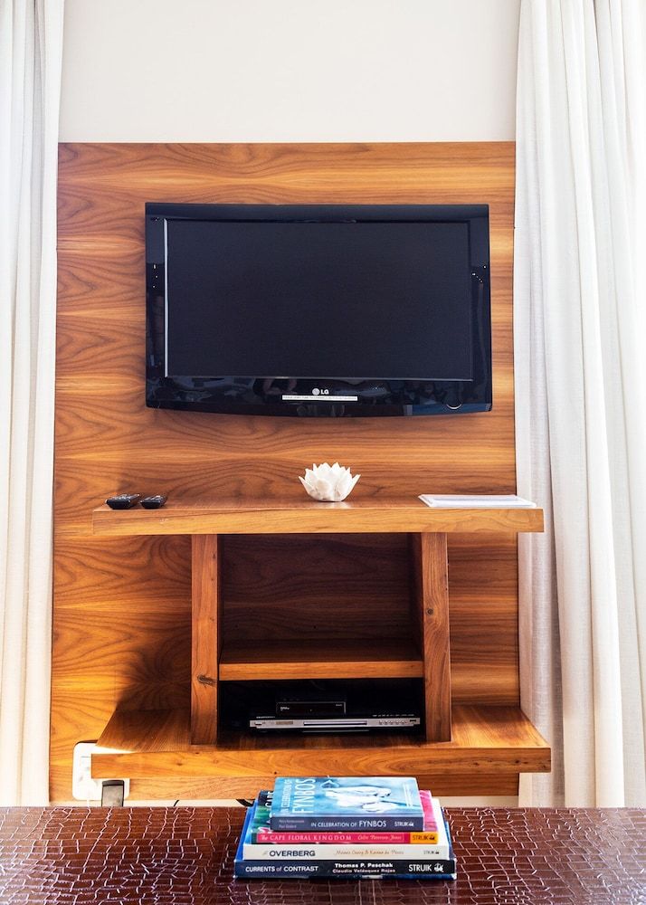 Marine Square Luxury Suites Comfort Apartment, 3 Bedrooms 11