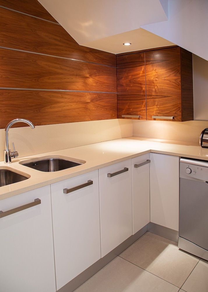 Marine Square Luxury Suites Luxury Apartment, 1 Bedroom 9