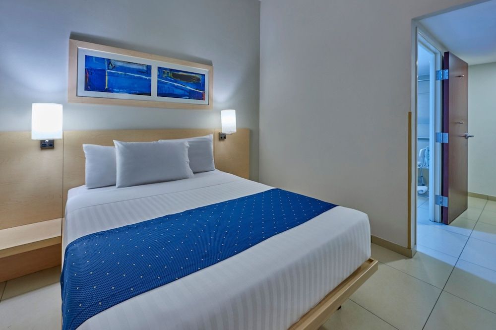 City Express by Marriott Manzanillo Room, 1 Queen Bed, Non Smoking 4