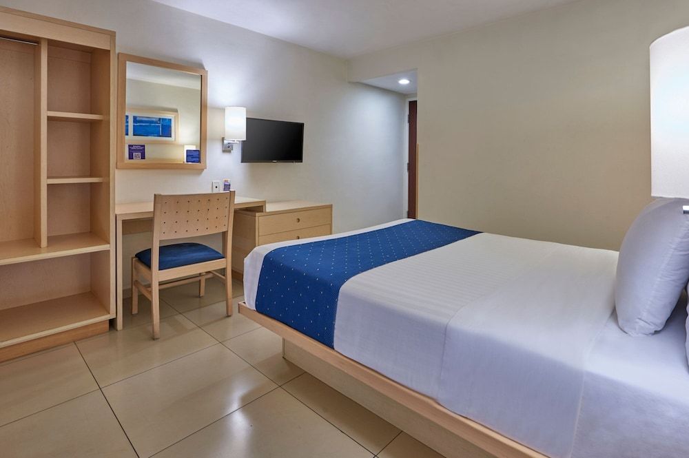 City Express by Marriott Manzanillo Room, 1 Queen Bed, Non Smoking 9