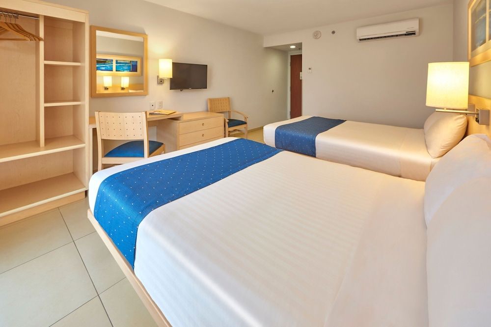 City Express by Marriott Manzanillo Room, 2 Double Beds, Non Smoking 2