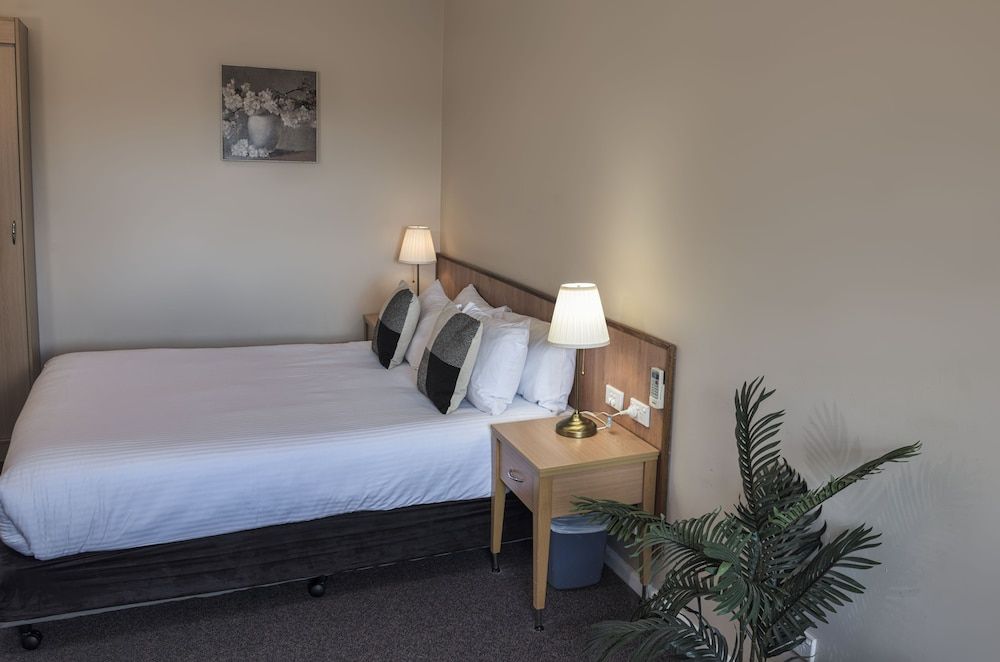 Blue Mountains Heritage Motel Queen Room