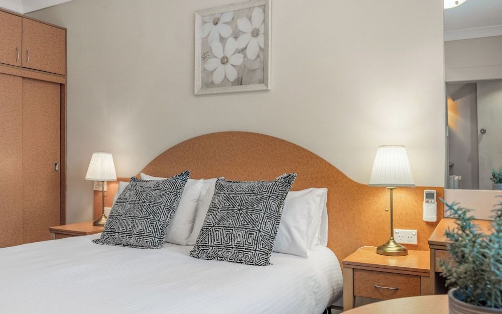 Blue Mountains Heritage Motel Queen Room 2