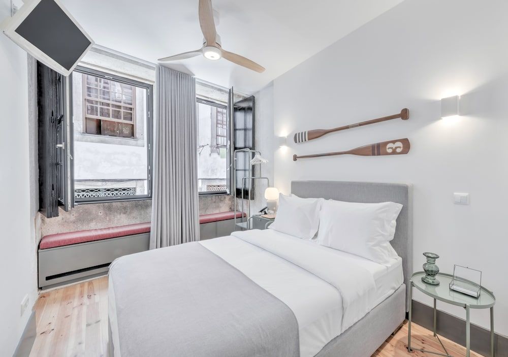 Oporto Street Fonte Taurina Standard Room, City View 4