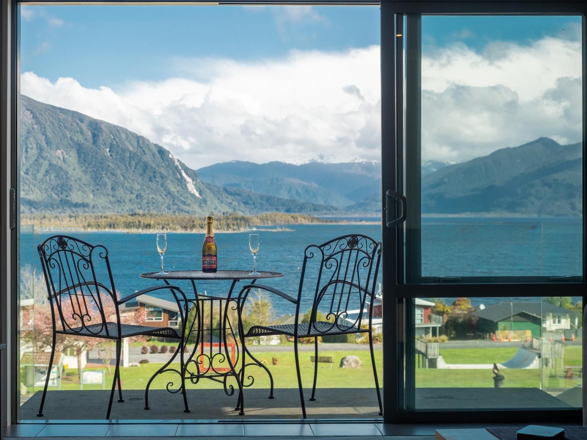 Family Apartment with Lake View