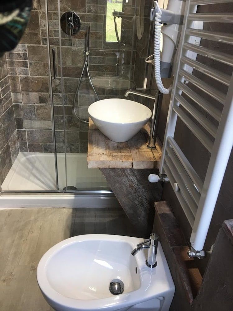 Inside the Wall Deluxe Double Room, 1 Queen Bed, City View 4