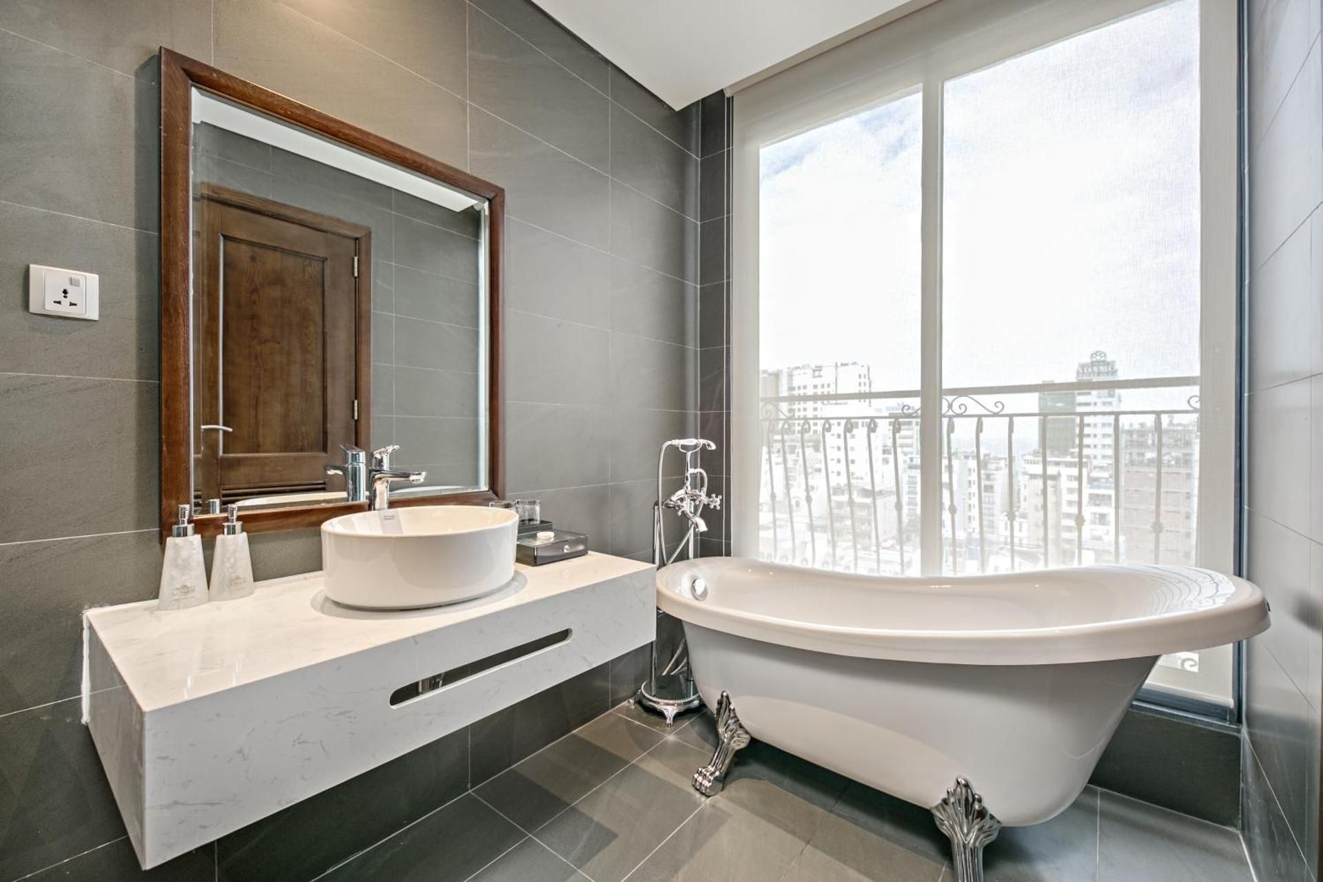 Deluxe Double Room with Bathtub