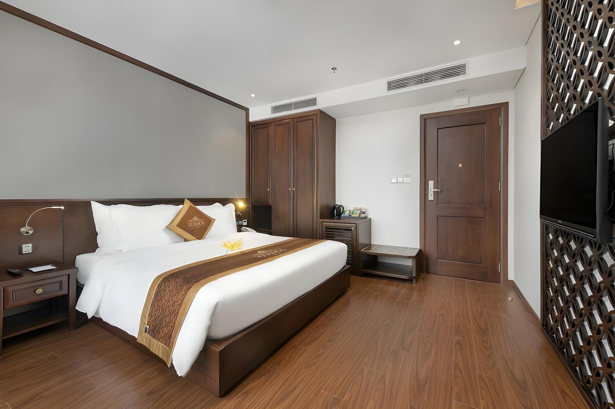 Deluxe Double or Twin Room with City View