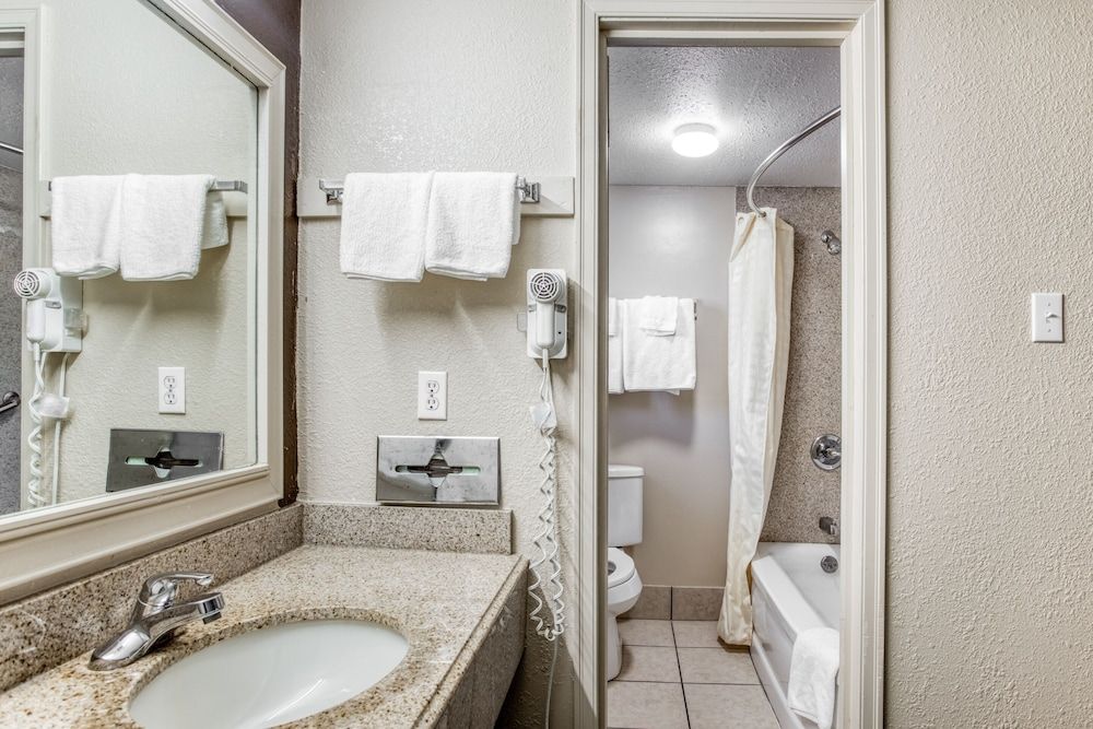 OYO Hotel Bald Knob near Searcy AR Room, 1 King Bed, Non Smoking 7