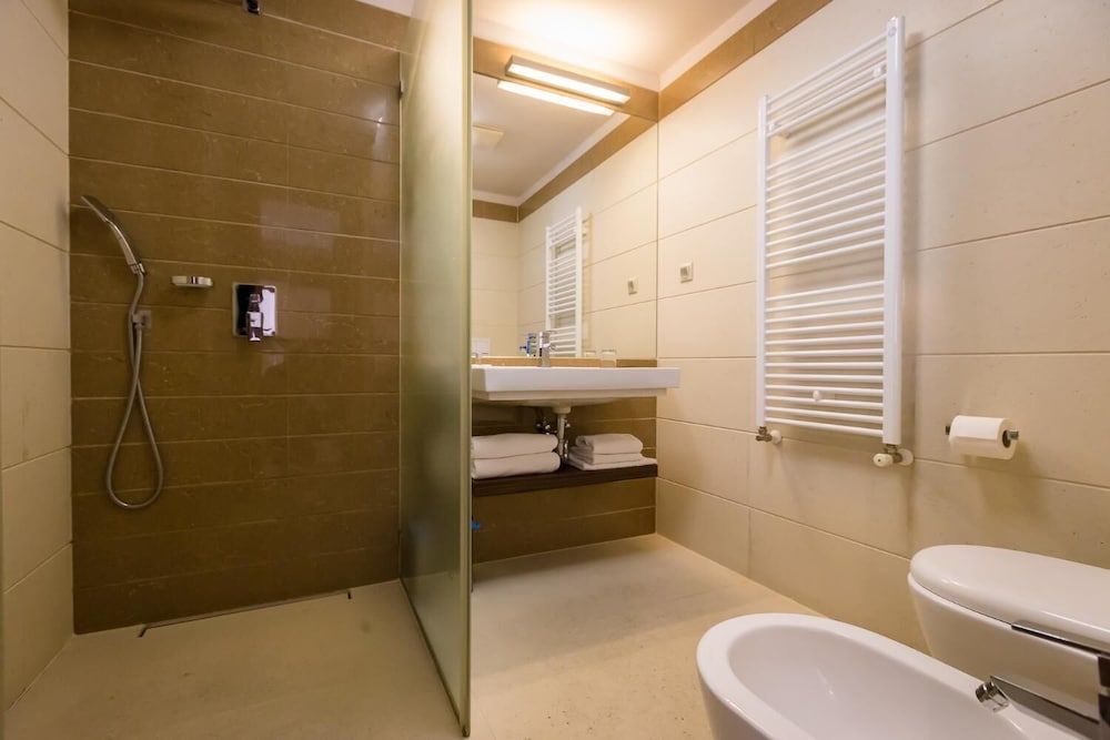 Duna Garden Hotel Standard Double Room, 2 Twin Beds, Ground Floor 3