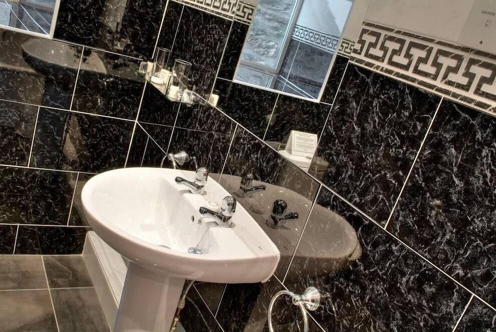 The Old White Lion Hotel Single Room 4