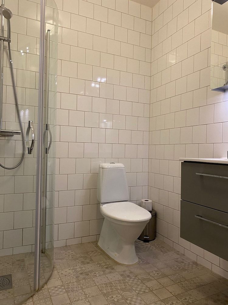 Apartment (Semi Basement)