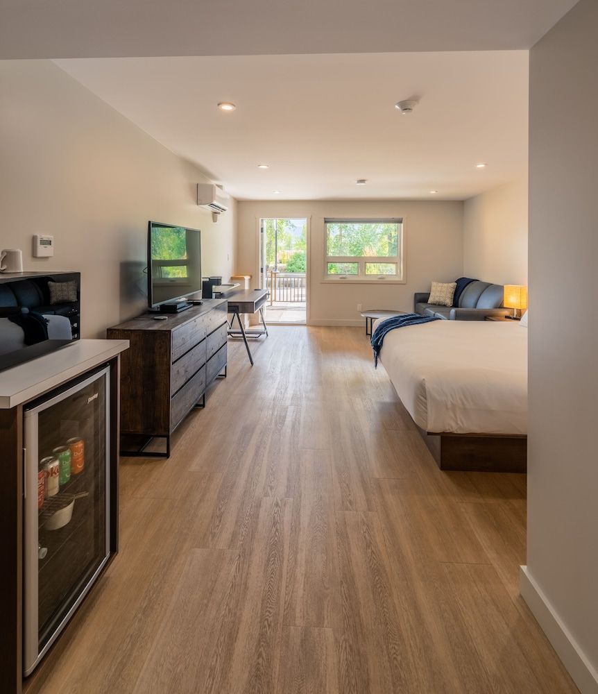 undefined Rooms at Riveredge 4