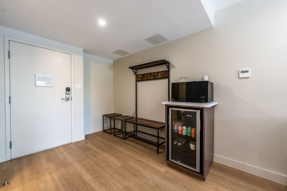 undefined Rooms at Riveredge 5