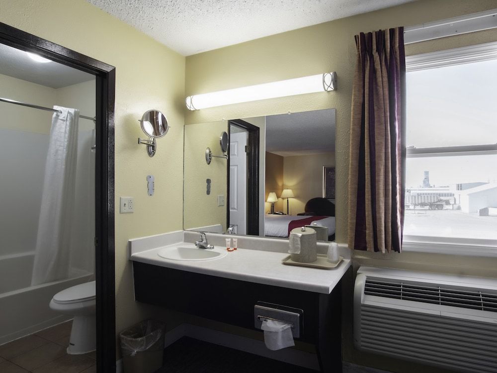 Nendels Inn & Suites Standard Room, 1 Queen Bed, Non Smoking 10
