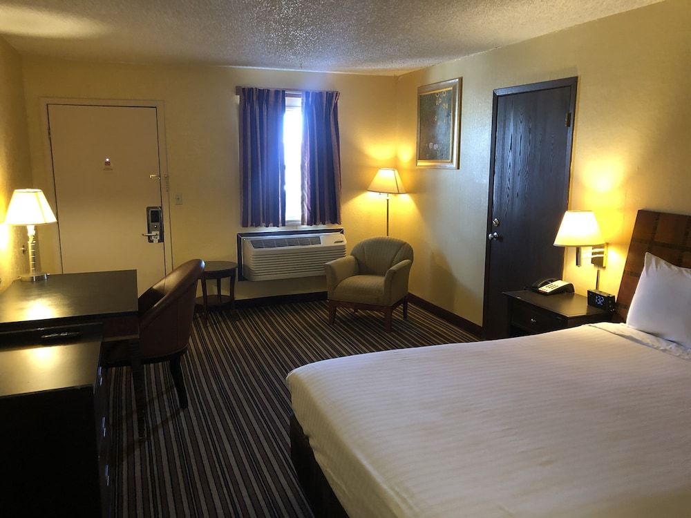 Nendels Inn & Suites Standard Room, 1 Queen Bed, Non Smoking 4