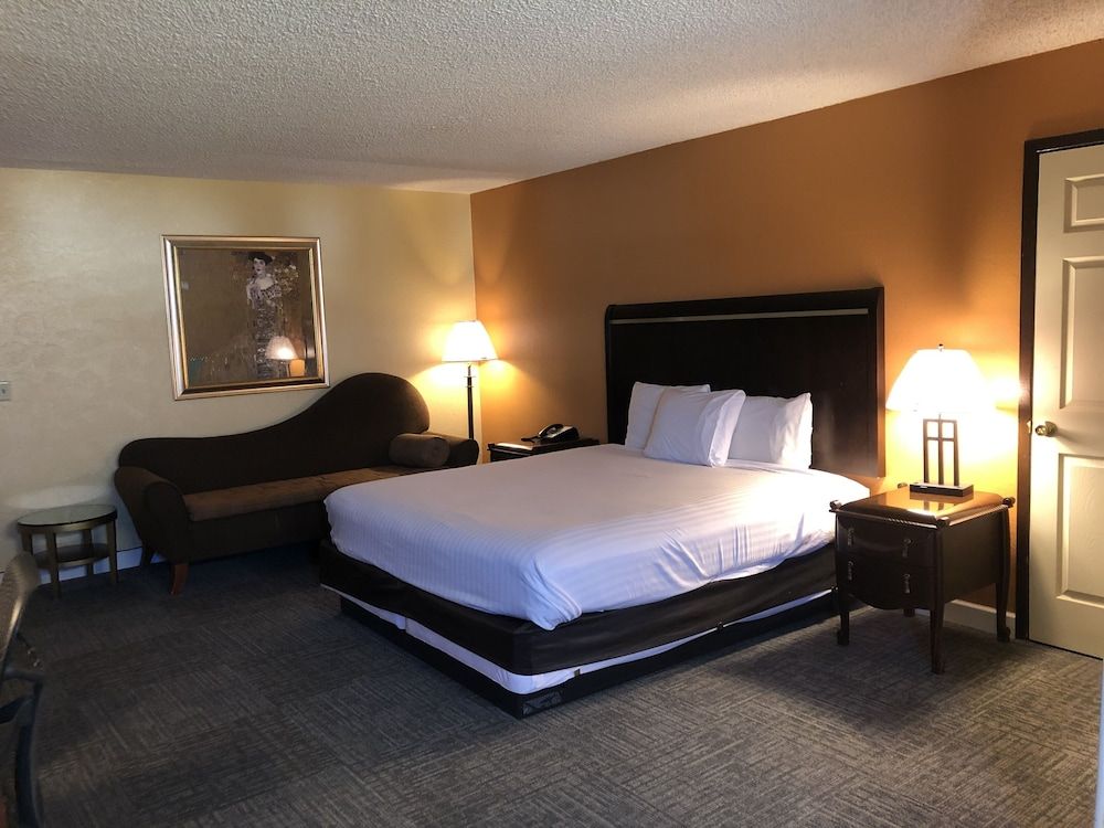 Nendels Inn & Suites Standard Room, 1 King Bed, Non Smoking 2
