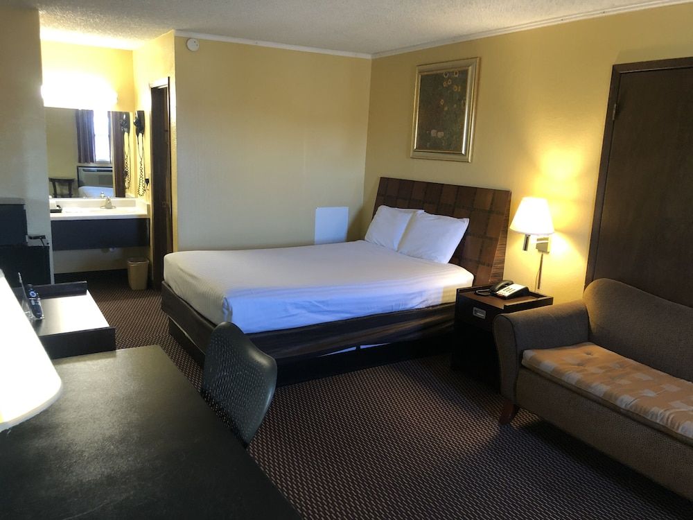 Nendels Inn & Suites Standard Room, 1 Queen Bed, Non Smoking 2