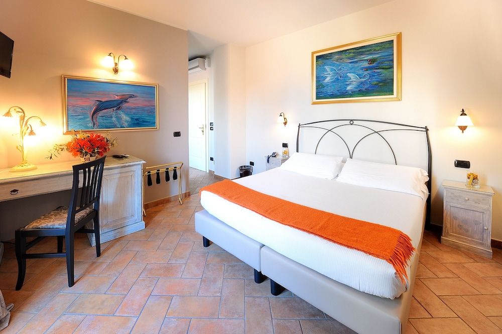 Deluxe Double Room (Classic)