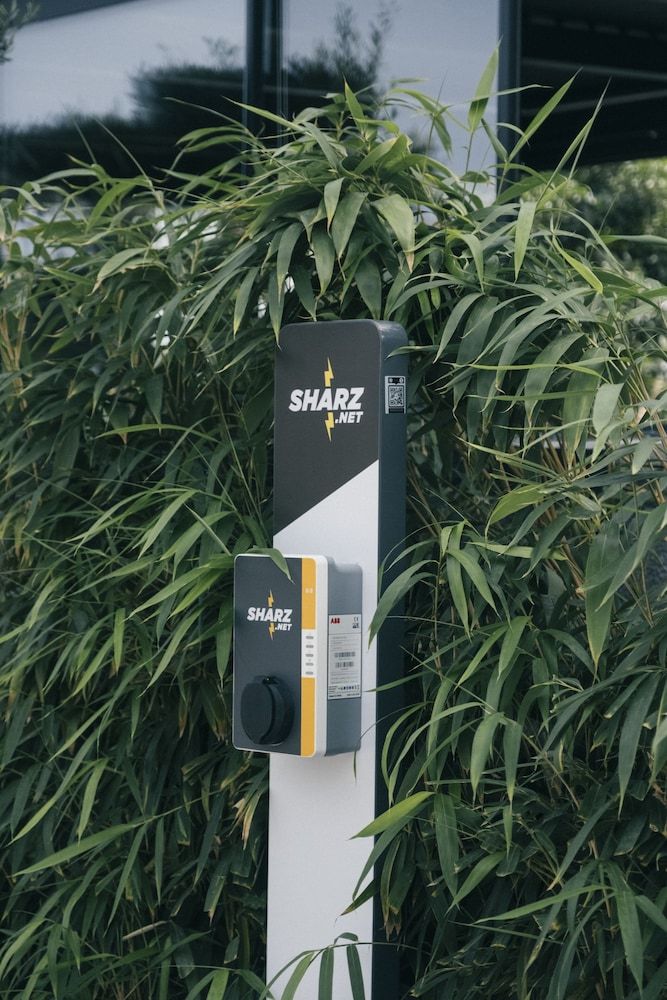 Electric vehicle charging station