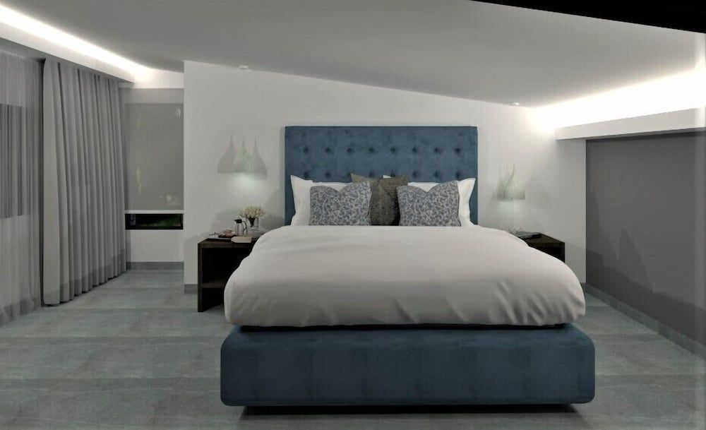 Luxury Suite, Pool Access, Sea View